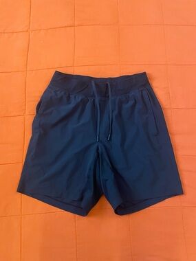 Lululemon Shorts Mens Medium Black Stretch Perform Athleisure Yoga